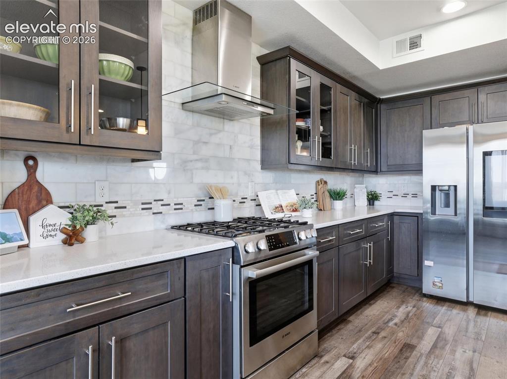 Image 9 of 45: Kitchen