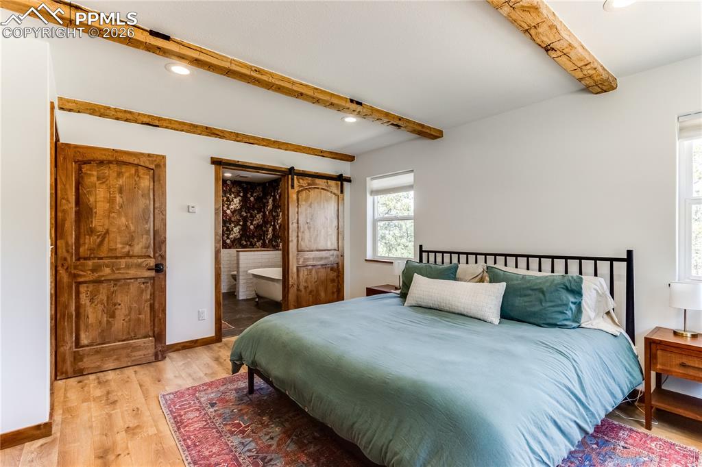 Image 14 of 48: Dining Area