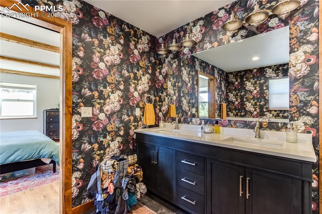 Image 18 of 48: Kitchen