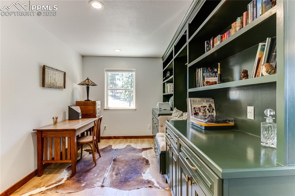 Image 27 of 48: Bedroom