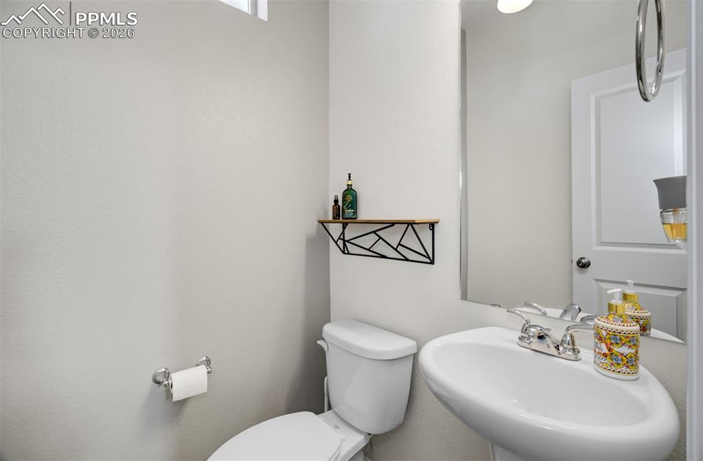 Image 12 of 44: Bathroom