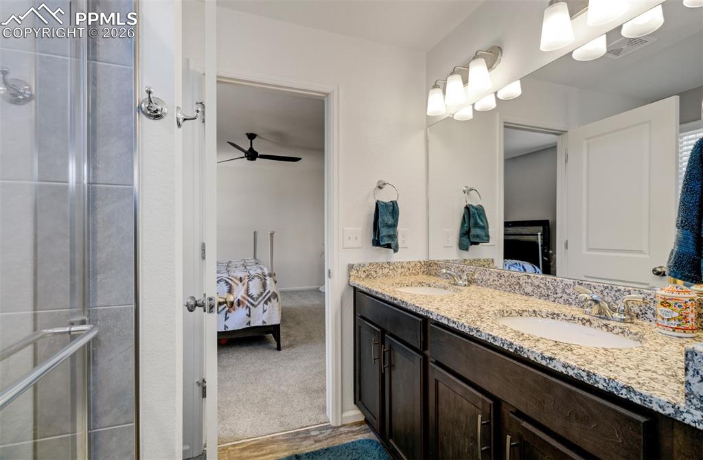 Image 16 of 44: Bathroom