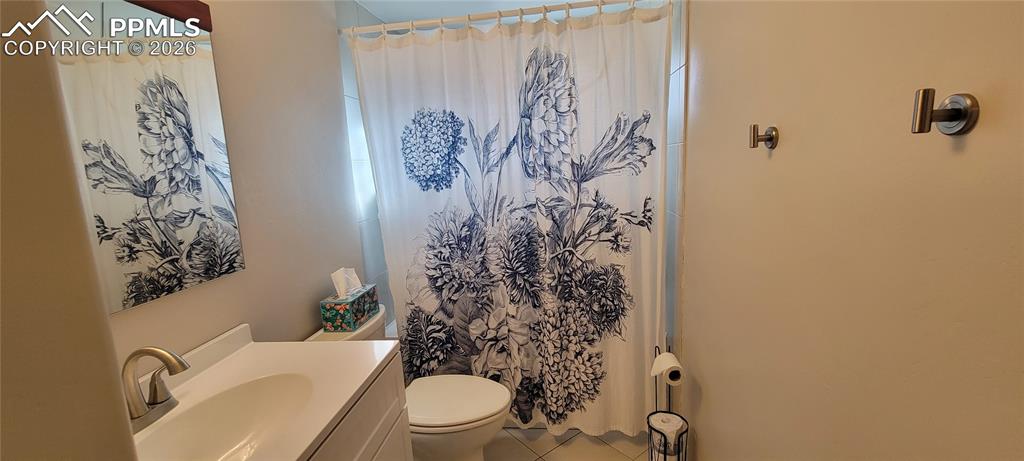 Image 14 of 23: Bathroom