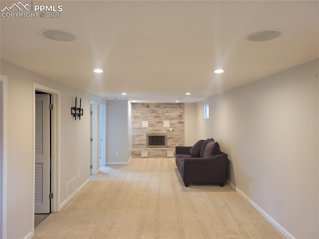 Image 15 of 23: Living Room