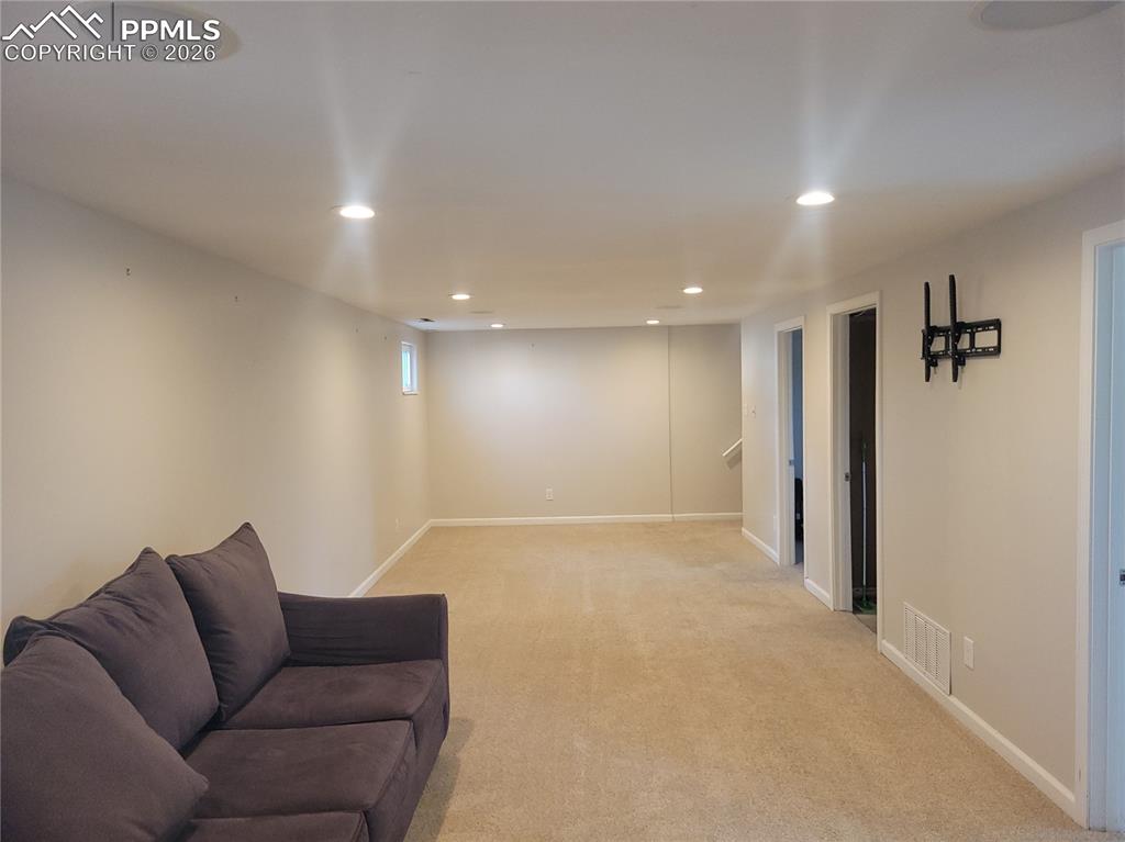 Image 16 of 23: Sitting Room