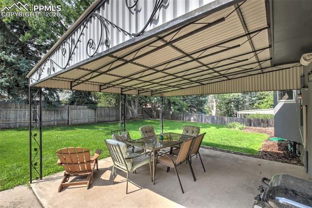 Image 21 of 23: Patio