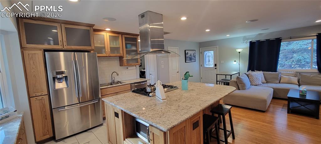 Image 3 of 23: Kitchen