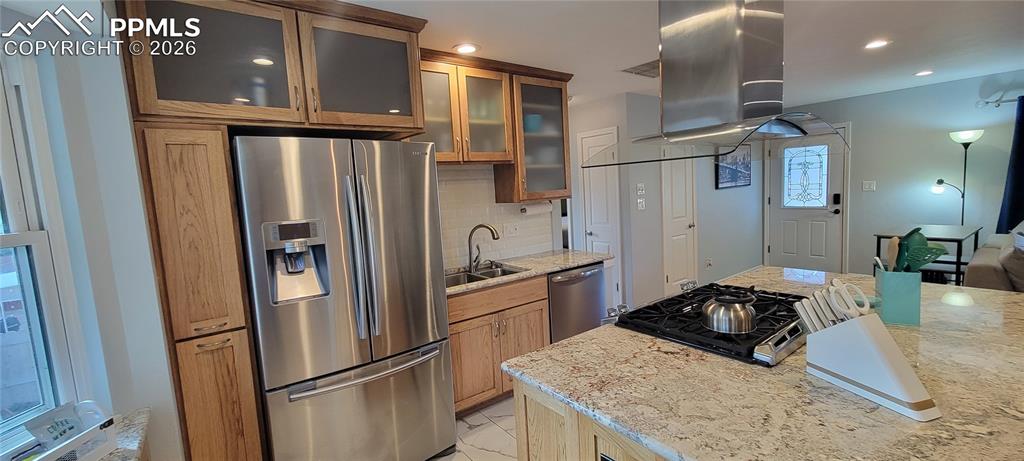 Image 6 of 23: Kitchen