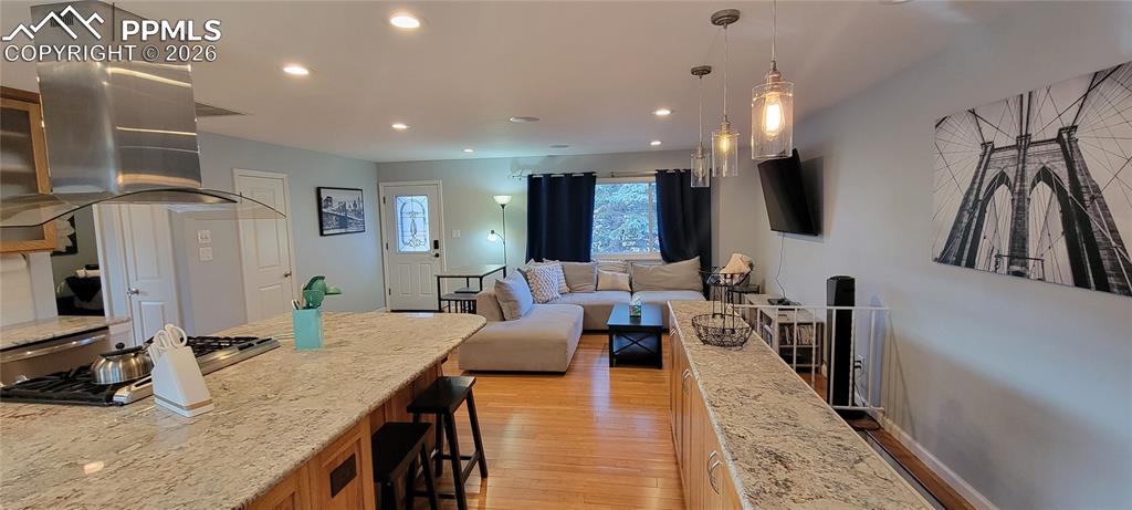 Image 8 of 23: Kitchen