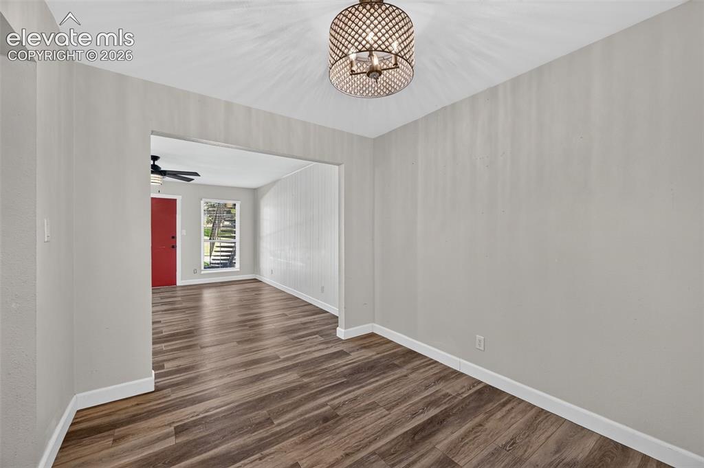 Image 11 of 26: Dining Room