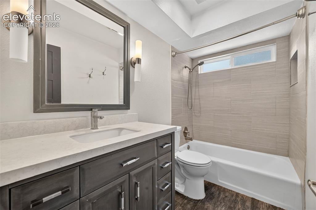 Image 20 of 26: Bathroom