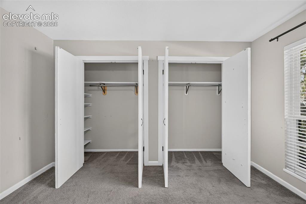 Image 25 of 26: Closet