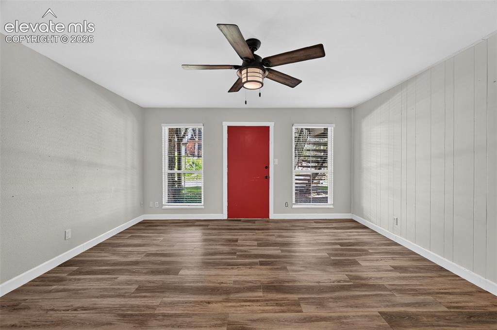 Image 6 of 26: Living Room