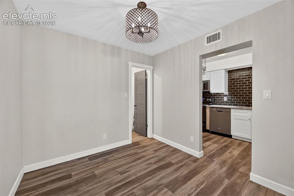 Image 9 of 26: Dining Room