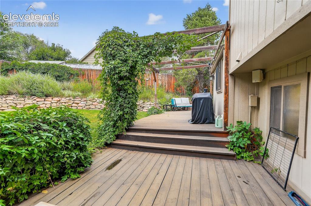 Image 20 of 21: Great space for outdoor entertainment
