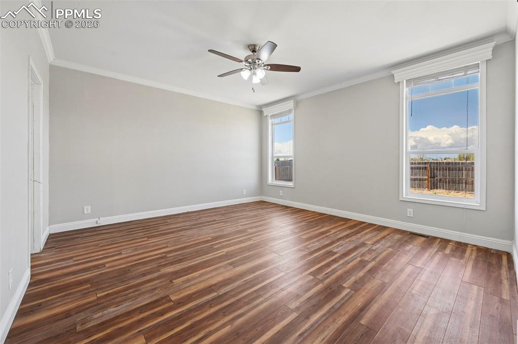 Image 11 of 34: Bonus Room