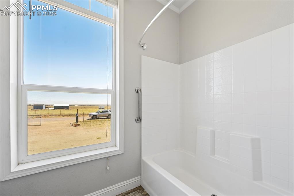 Image 13 of 34: Bathroom