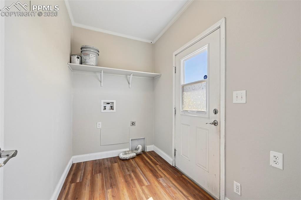 Image 18 of 34: Laundry