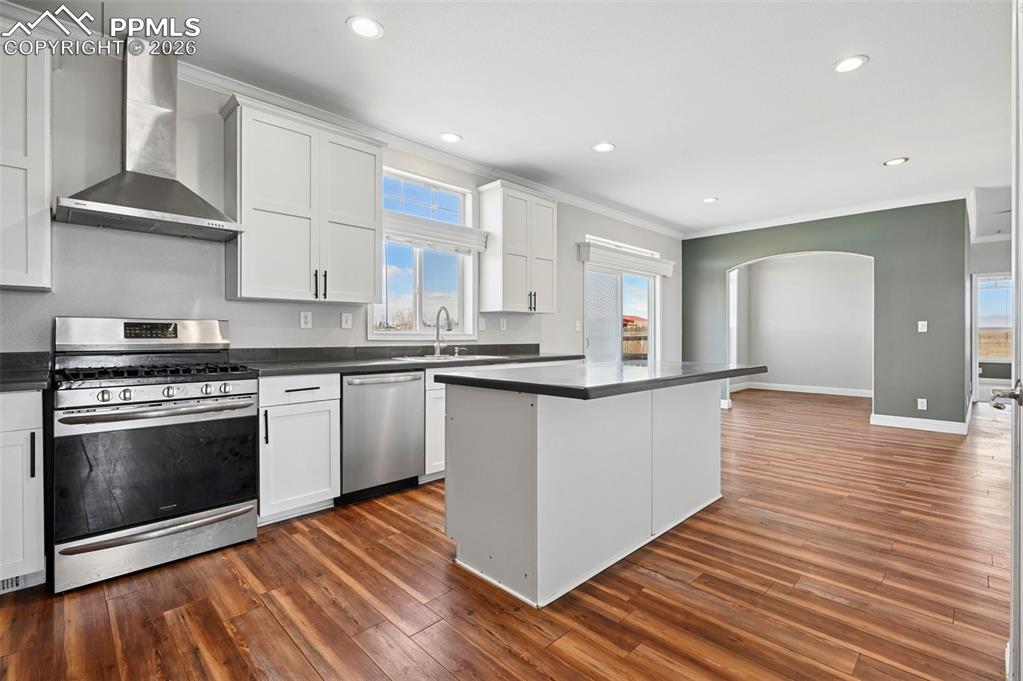 Image 2 of 34: Kitchen