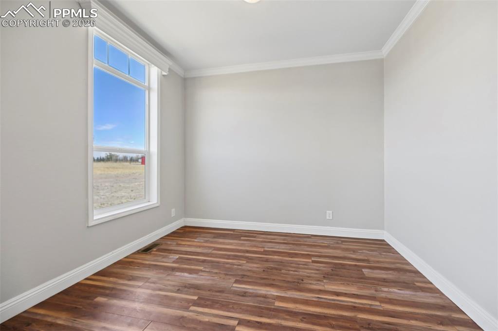 Image 20 of 34: Dining Room