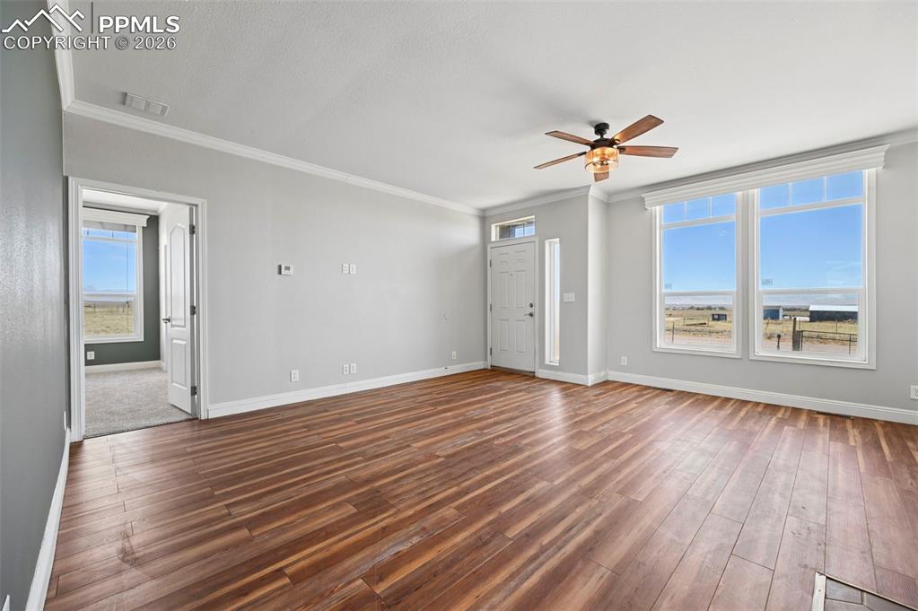 Image 21 of 34: Living Room