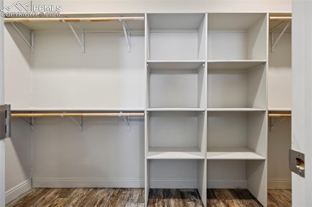 Image 23 of 34: Closet