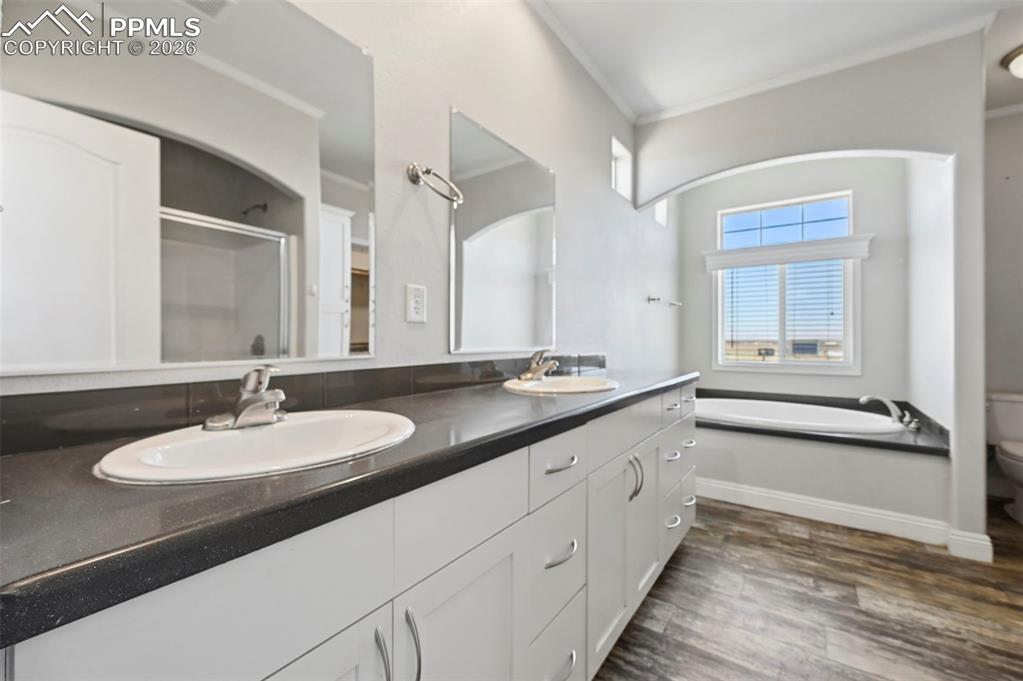 Image 26 of 34: Bathroom