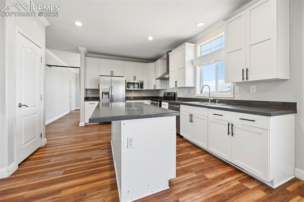 Image 5 of 34: Kitchen