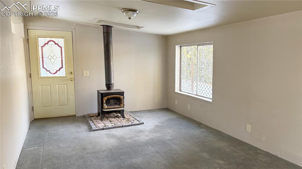 Image 4 of 12: Living Room