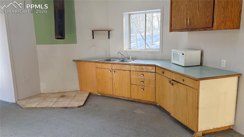 Image 6 of 12: Kitchen