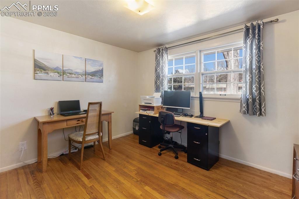 Image 15 of 25: Bedroom