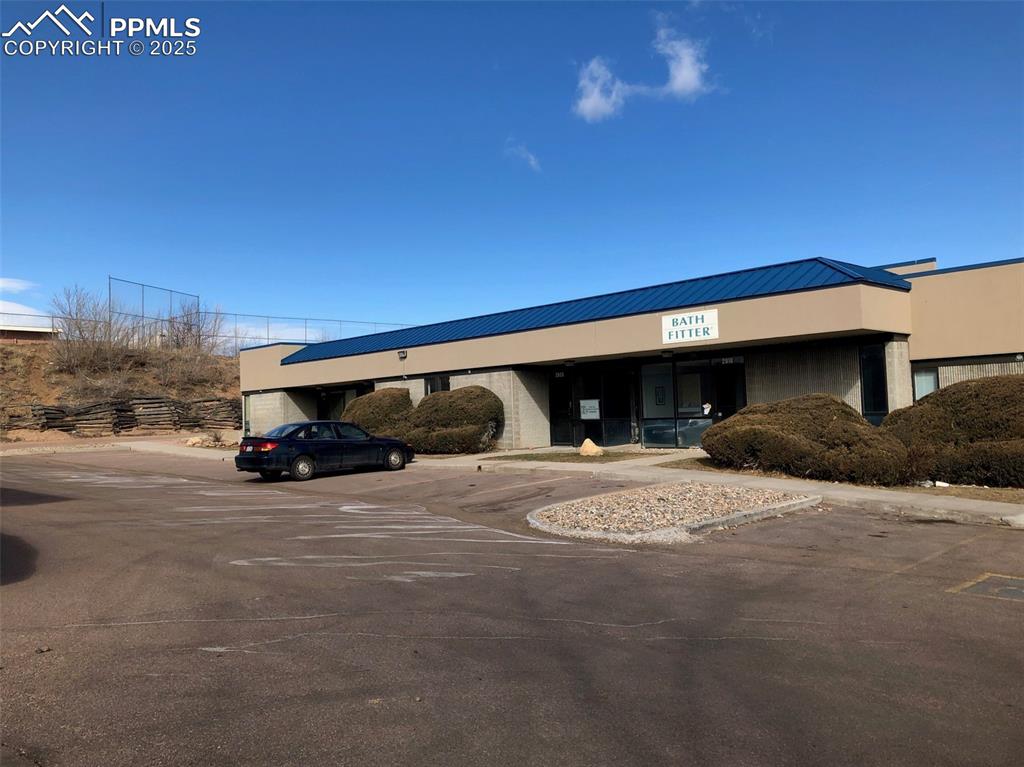 Image 20 of 31: View of building exterior