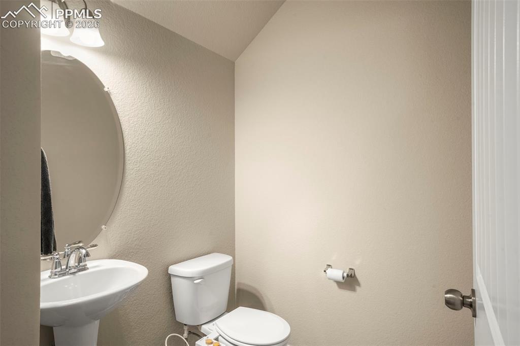Image 10 of 30: Bathroom