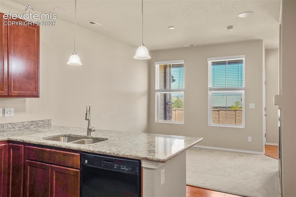 Image 18 of 29: Kitchen