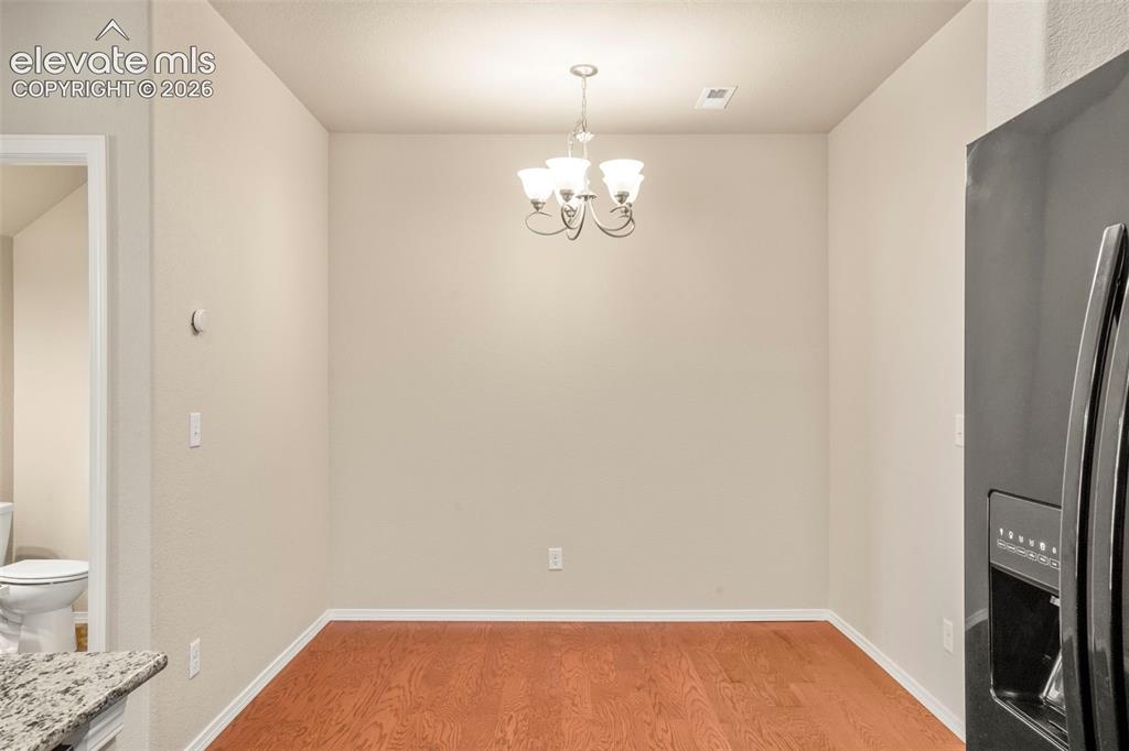 Image 20 of 29: Dining Area