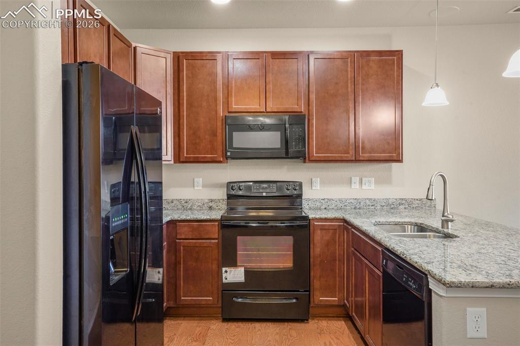Image 5 of 30: Kitchen