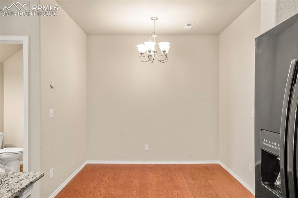 Image 8 of 30: Dining Area