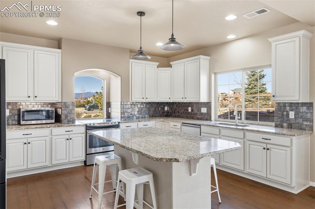 Image 13 of 48: Kitchen