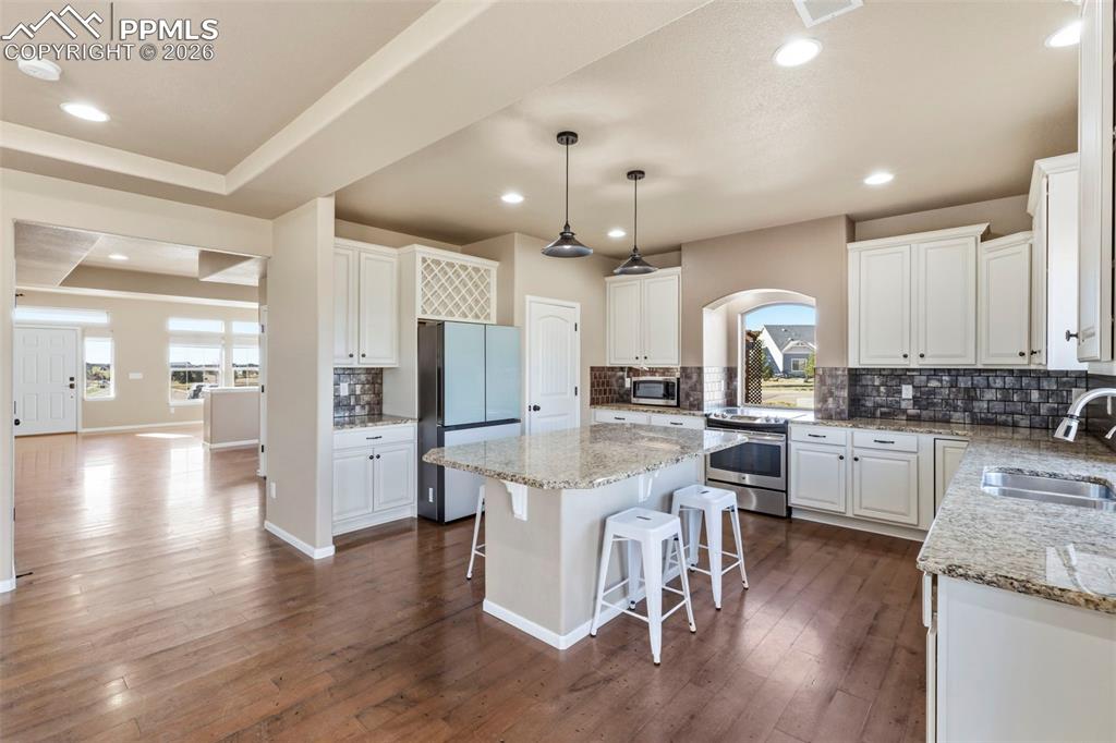 Image 14 of 48: Kitchen