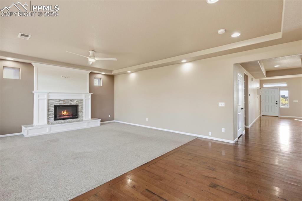 Image 18 of 48: Living Room