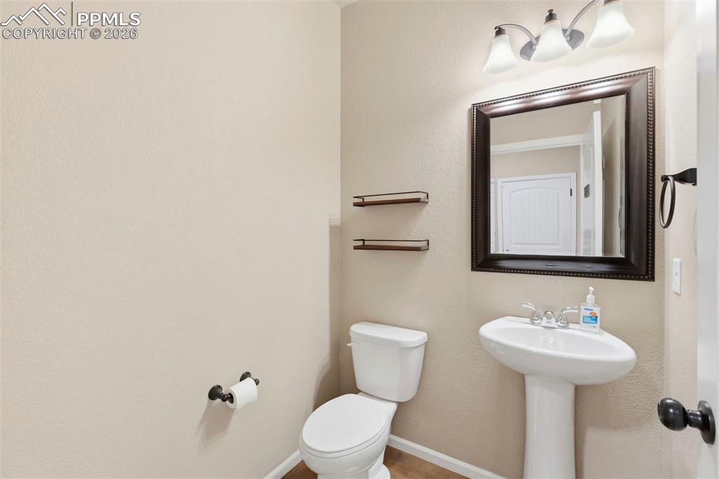 Image 20 of 48: Bathroom