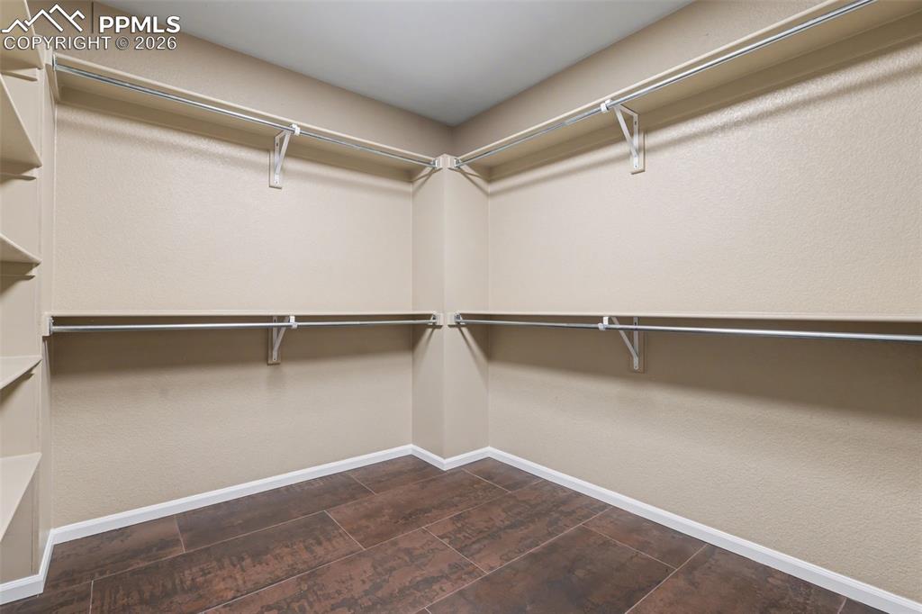 Image 32 of 48: Closet