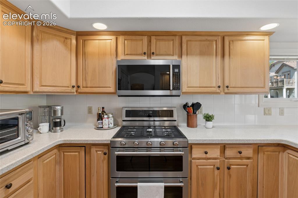 Image 10 of 27: Kitchen