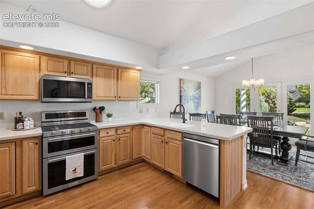 Image 11 of 27: Kitchen