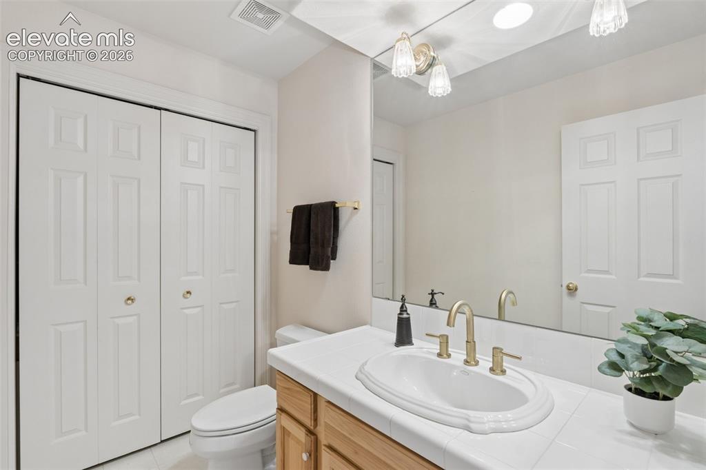 Image 13 of 27: Bathroom