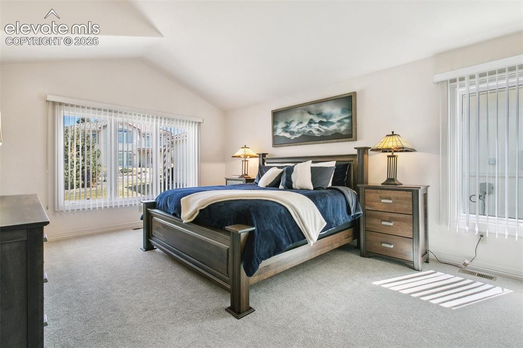 Image 15 of 27: Bedroom