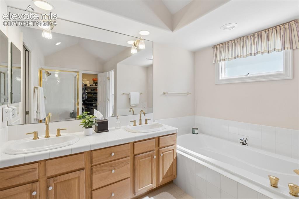Image 17 of 27: Bathroom