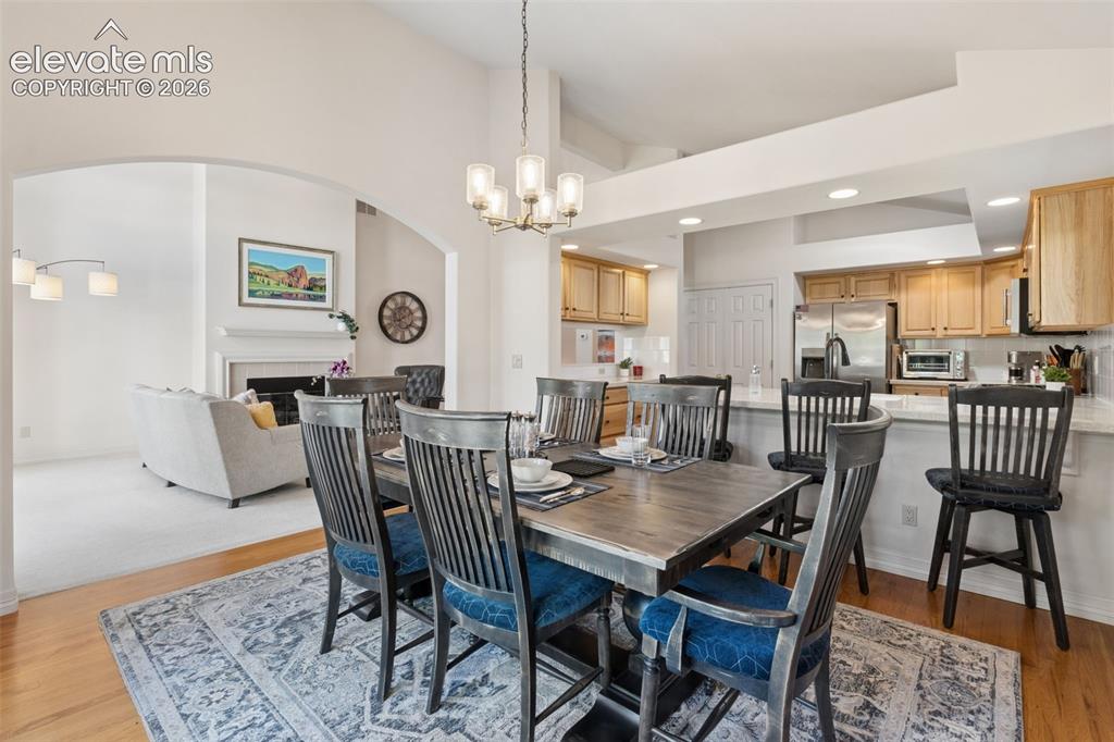 Image 6 of 27: Dining Area