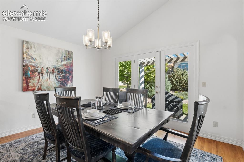 Image 7 of 27: Dining Area