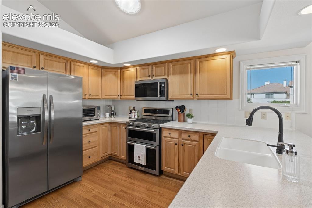 Image 8 of 27: Kitchen